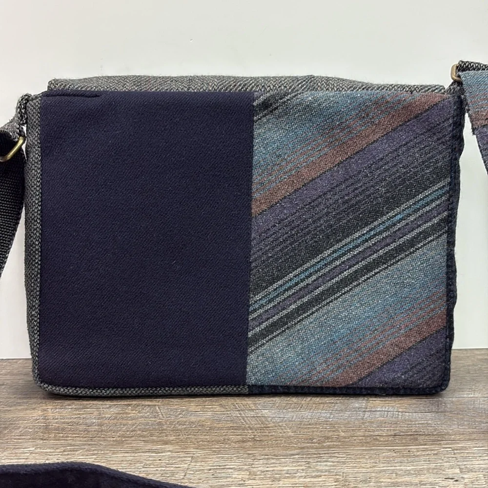 Finnigan 15” Laptop Messenger Bag
